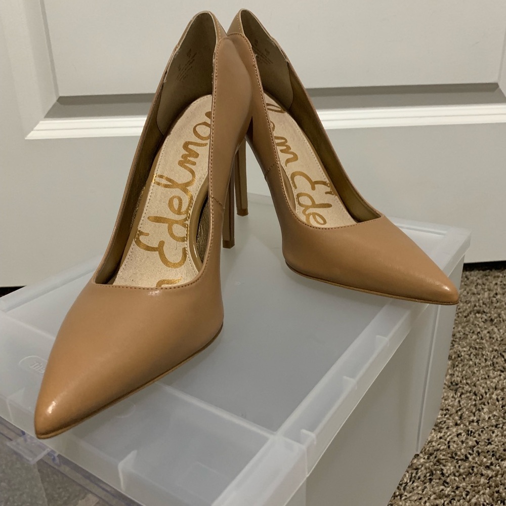Sz 7 Sam Edelman “Dea” camel pump heels